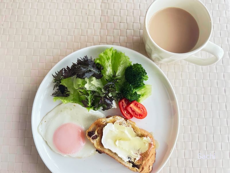 ぶどうパンとクリームチーズ朝ごはん